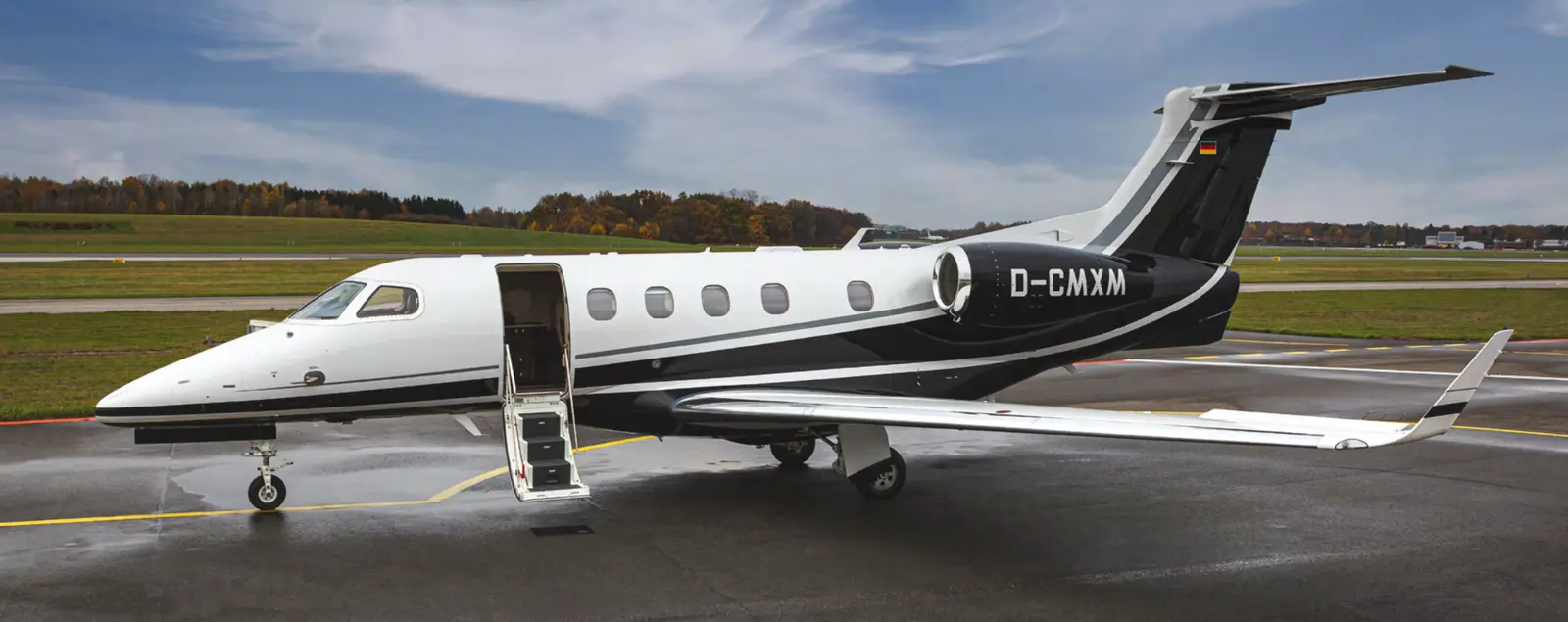 Embraer Phenom 300 D-CMXM