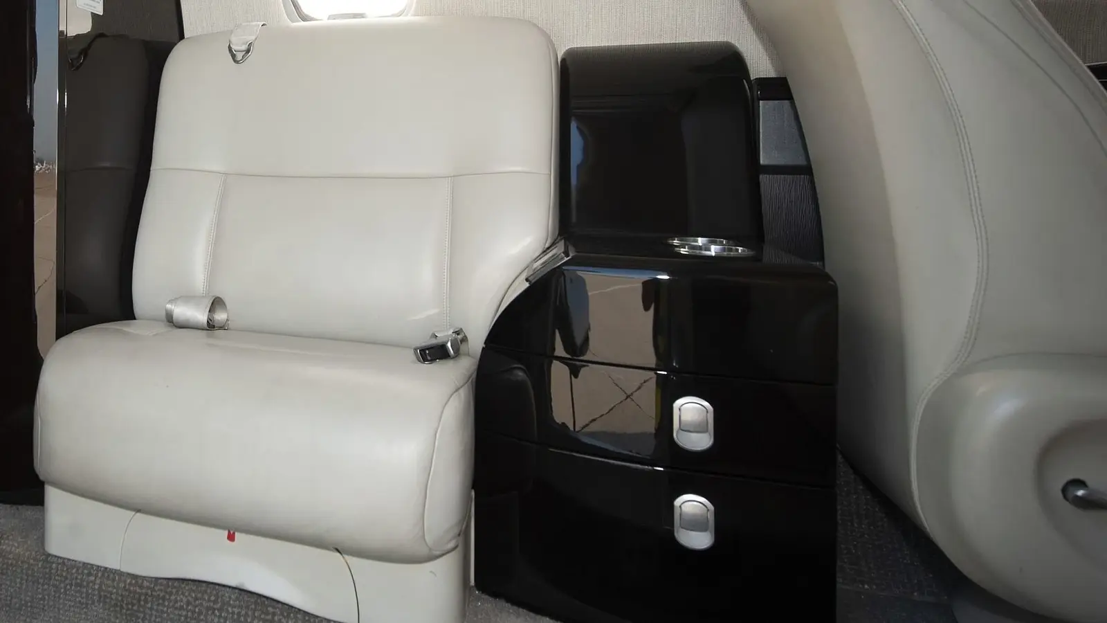 Cessna Citation CJ4 D-CNOX operated by E-Aviation photo 4