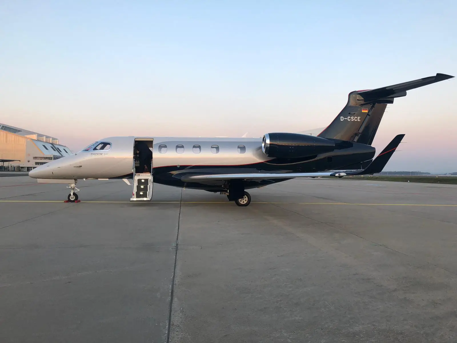 Embraer Phenom 300 D-CSCE