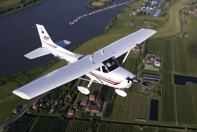 Cessna 172S D-EDLB operated by Canair photo 2