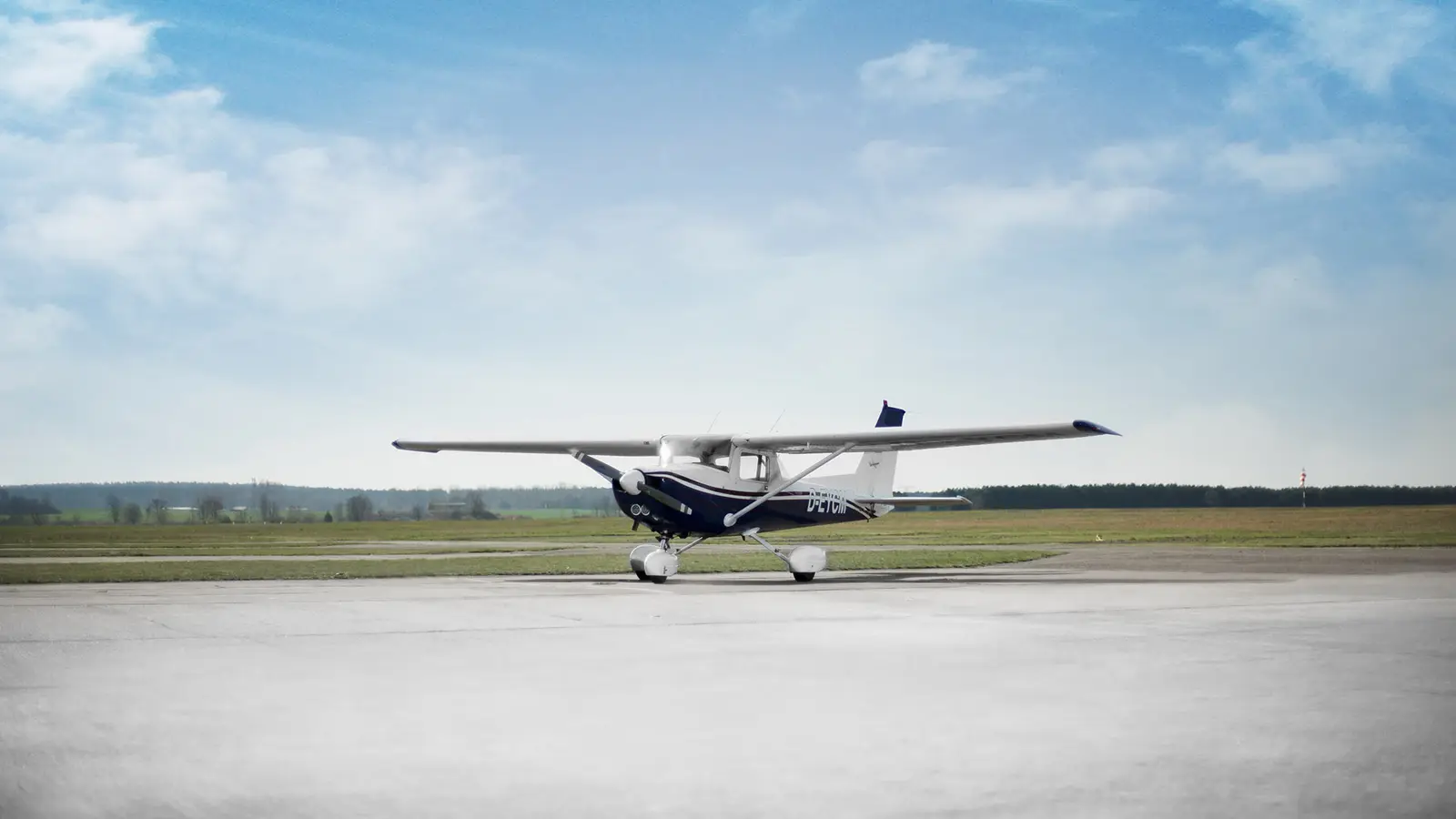 Cessna 172 D-EGMB operated by Aerotours GmbH, exterior