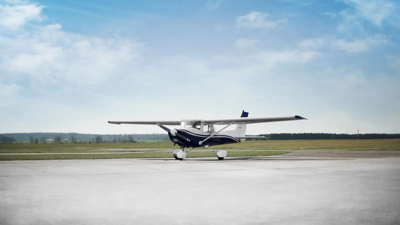 Cessna 172 D-EGMB operated by Aerotours GmbH photo 2