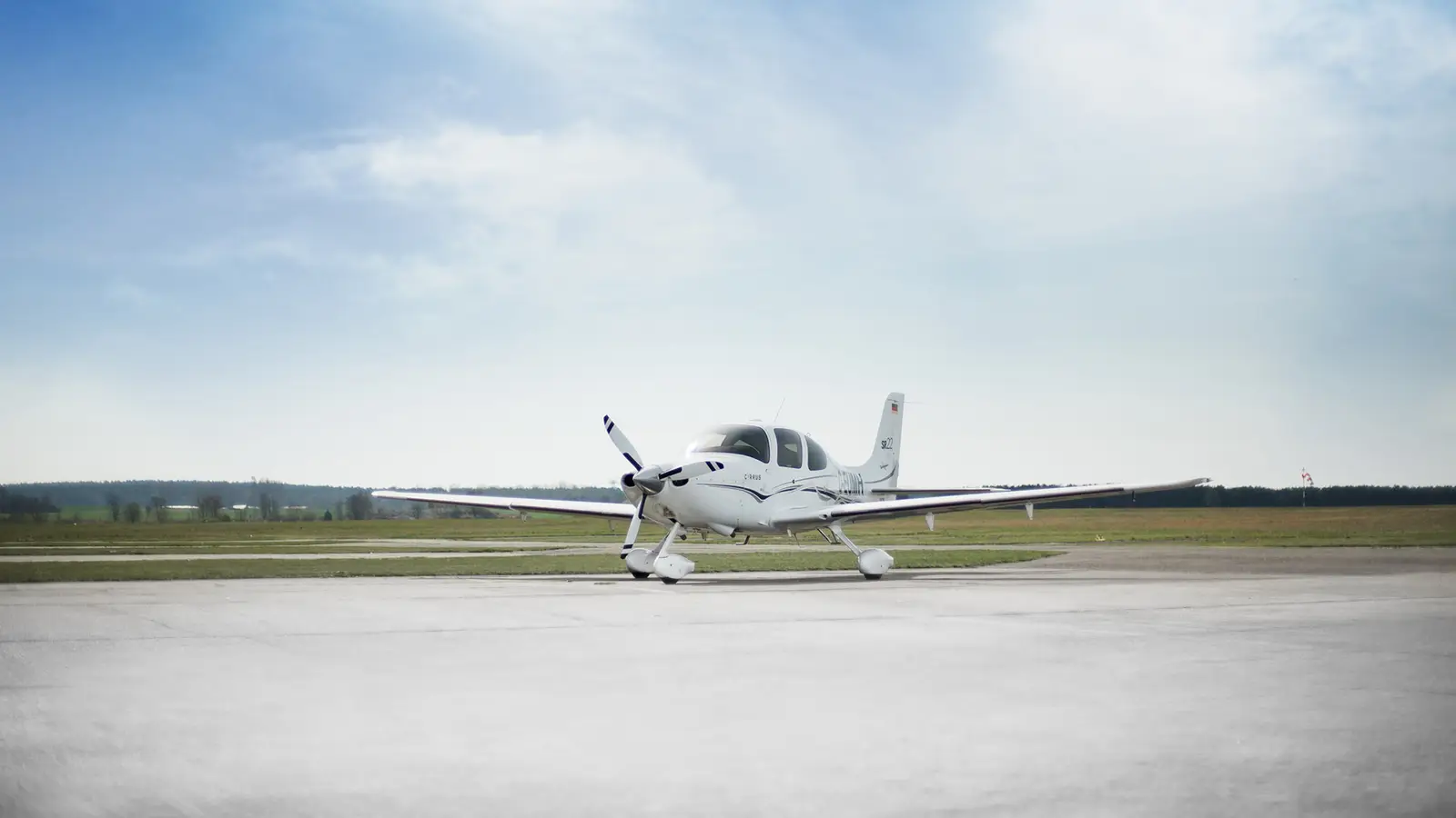 Cirrus SR22 D-EUMH operated by Aerotours GmbH, exterior
