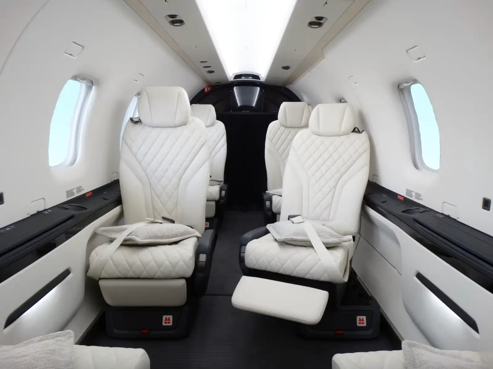 Pilatus PC-12/47 NG D-FCMS operated by Air Independence photo 3