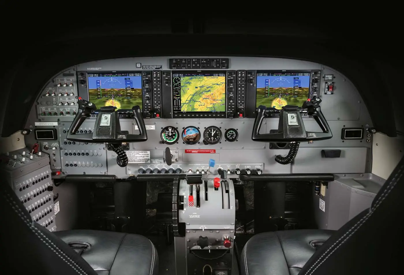Cessna 208B Grand Caravan D-FEIC operated by Flyellow GmbH photo 3