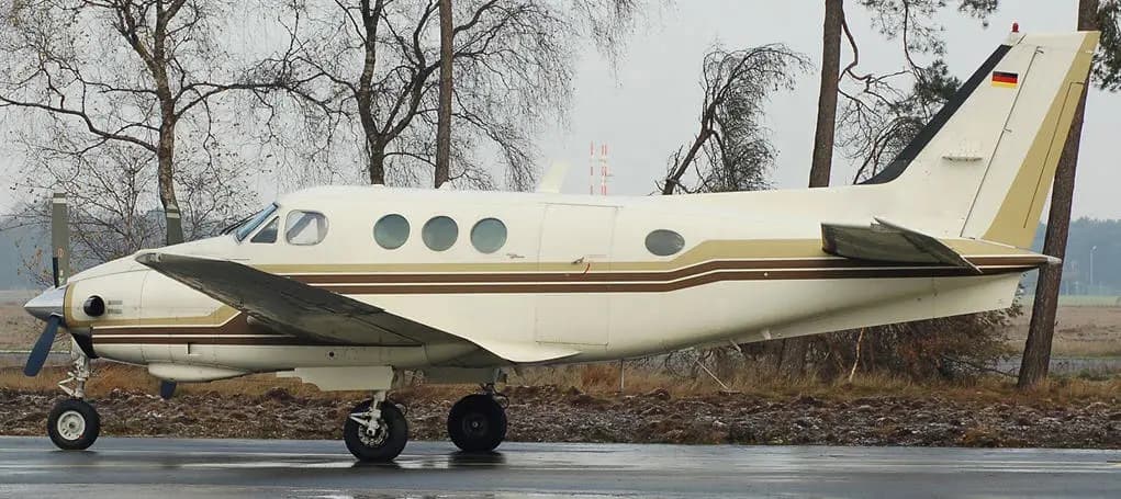 Beechcraft King Air 90 D-IDAK operated by Transavia Fluggesellschaft GmbH photo 2