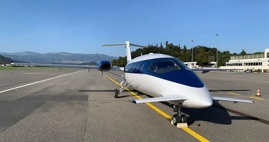 Piaggio Avanti II D-IRBS operated by AIRGO Private Airline photo 4