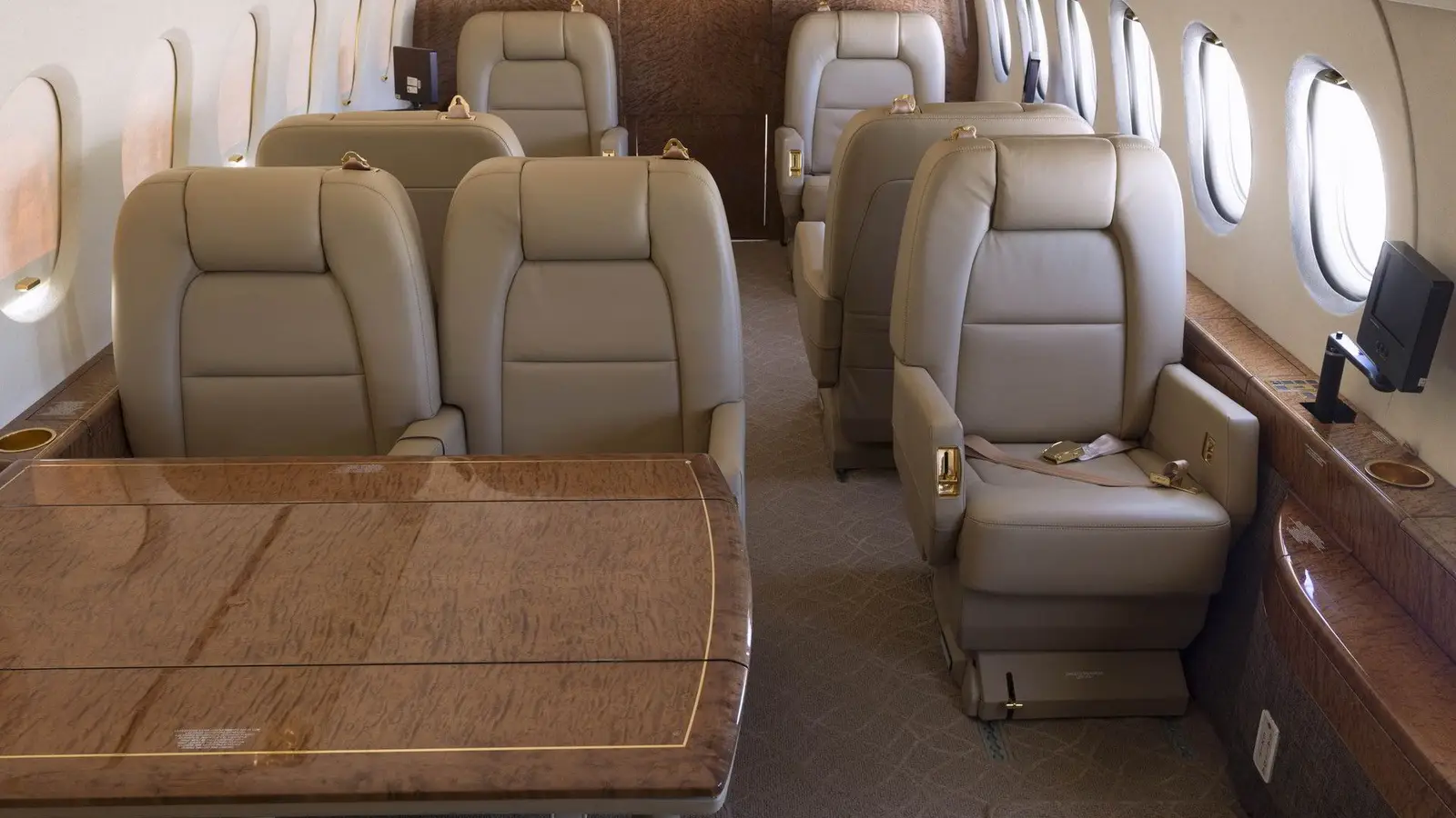 Dassault Falcon 2000 EC-HYI operated by Gestair photo 3