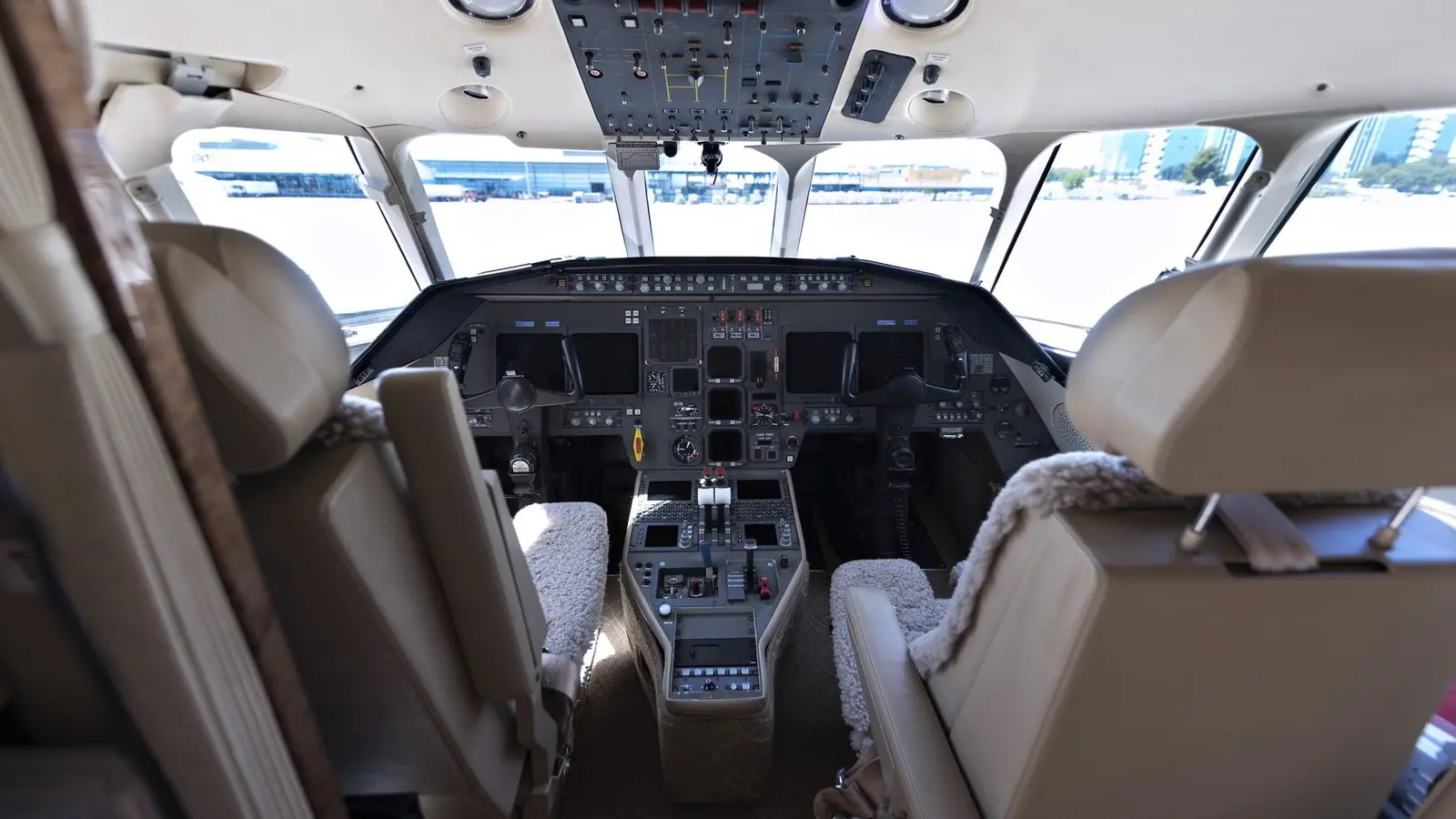 Dassault Falcon 2000 EC-HYI operated by Gestair photo 6