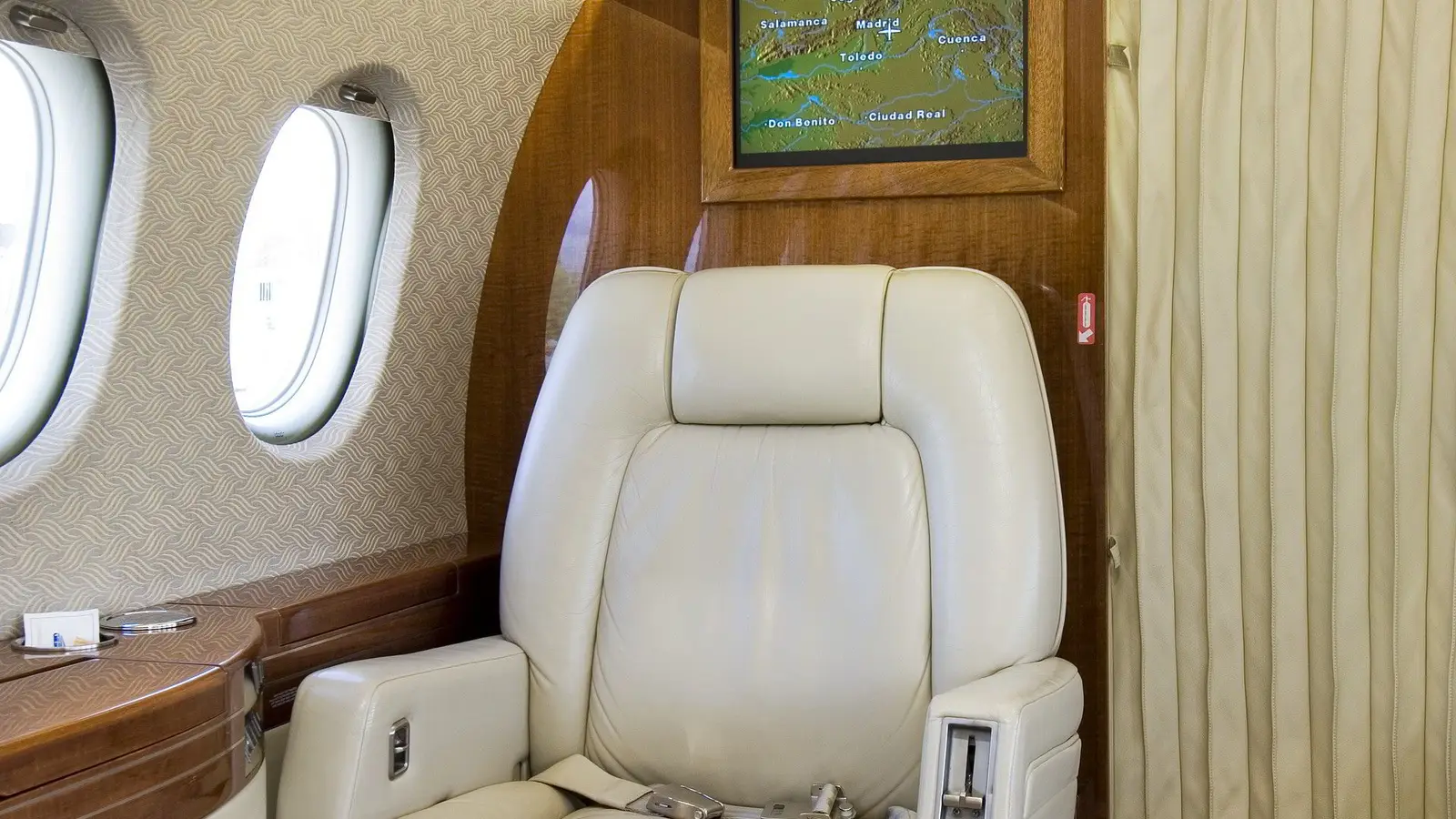 Dassault Falcon 2000 EC-JXR operated by Gestair photo 2
