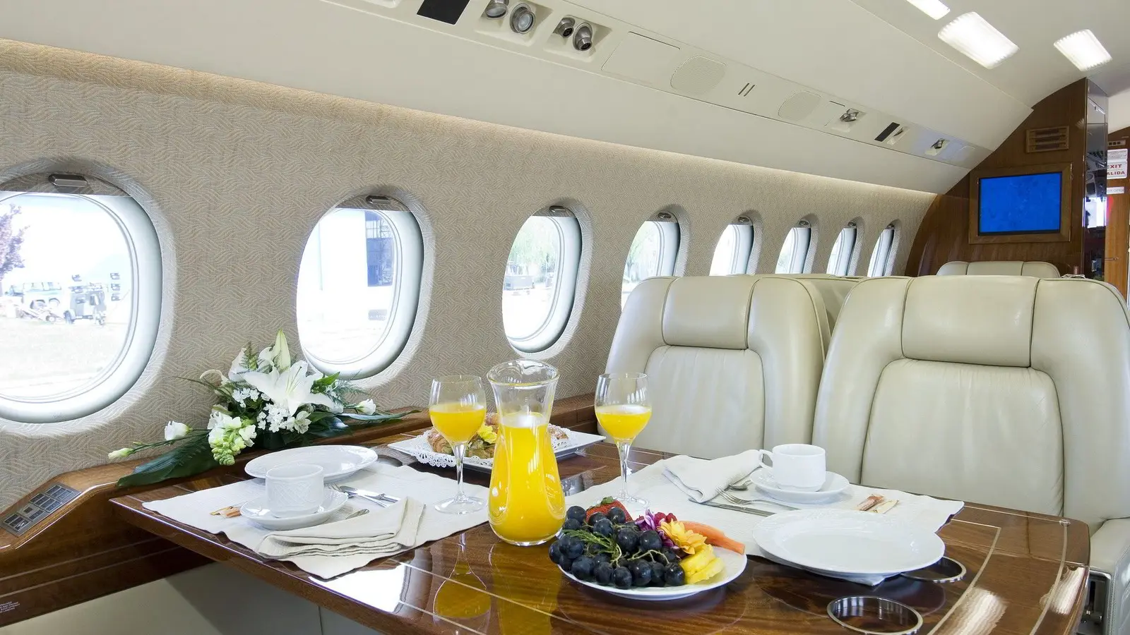 Dassault Falcon 2000 EC-JXR operated by Gestair photo 3