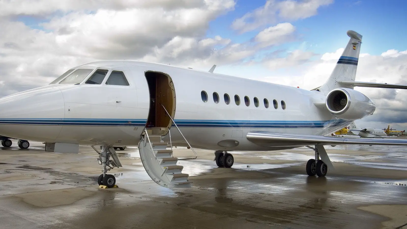 Dassault Falcon 2000 EC-JXR operated by Gestair photo 4