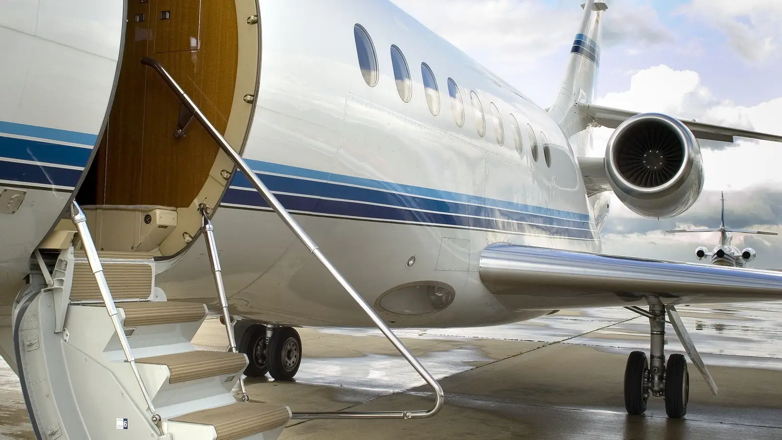 Dassault Falcon 2000 EC-JXR operated by Gestair photo 6