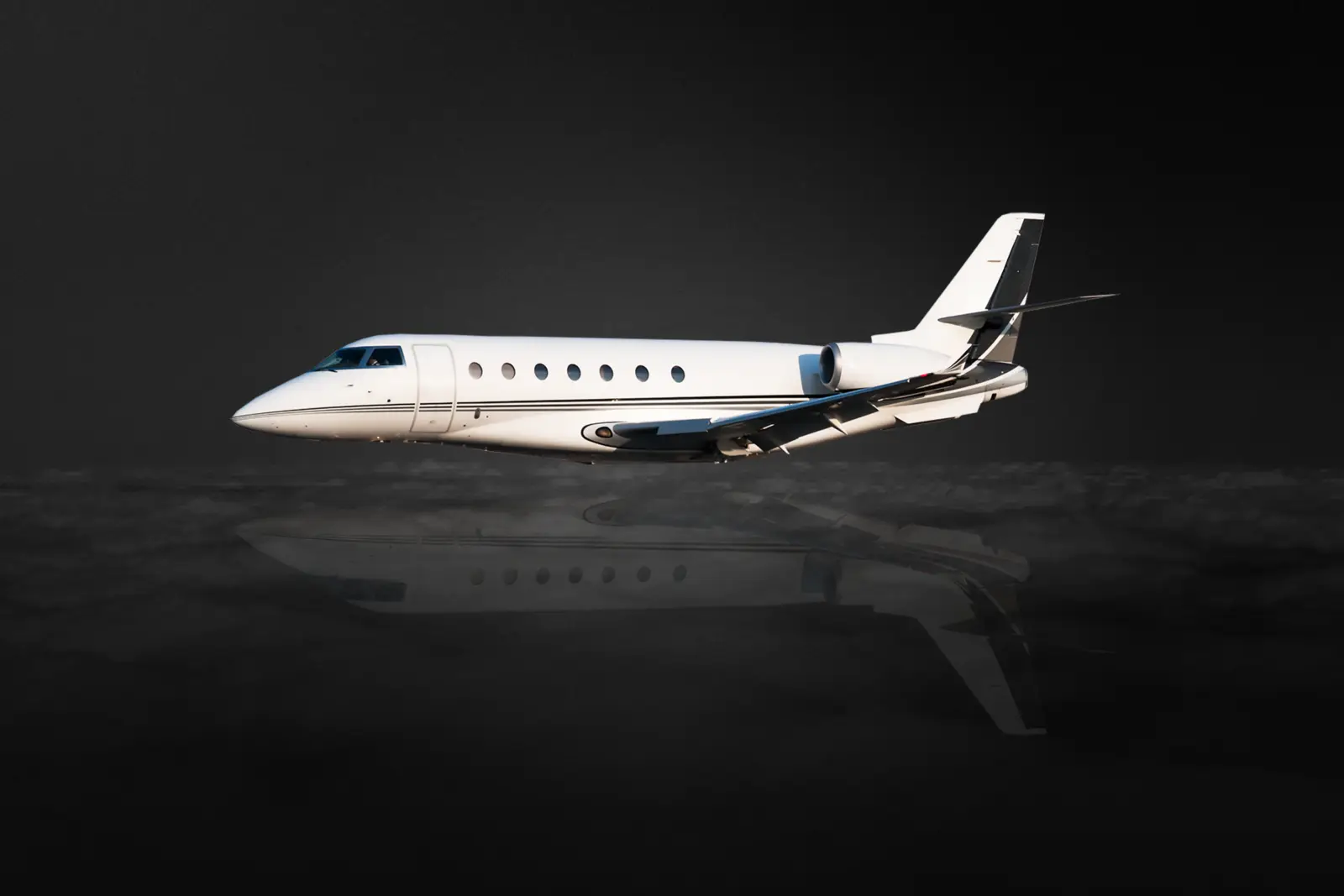 Gulfstream G200 EC-KBC operated by Global Jet photo 5