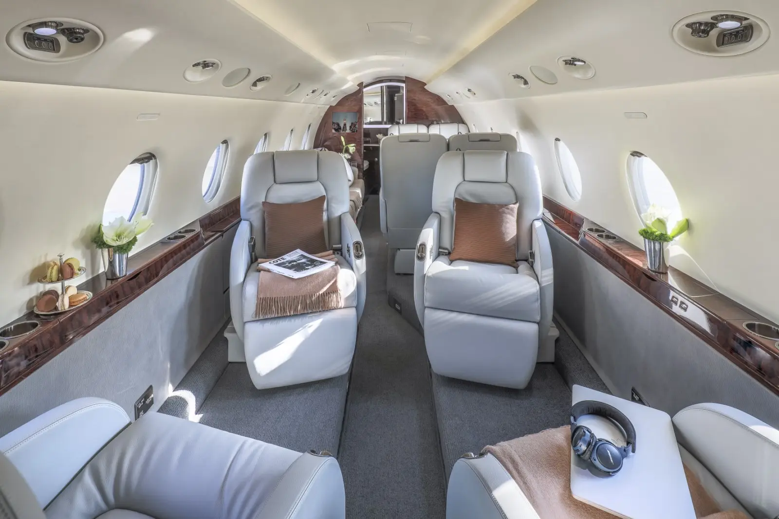 Gulfstream G200 EC-KBC operated by Global Jet, exterior