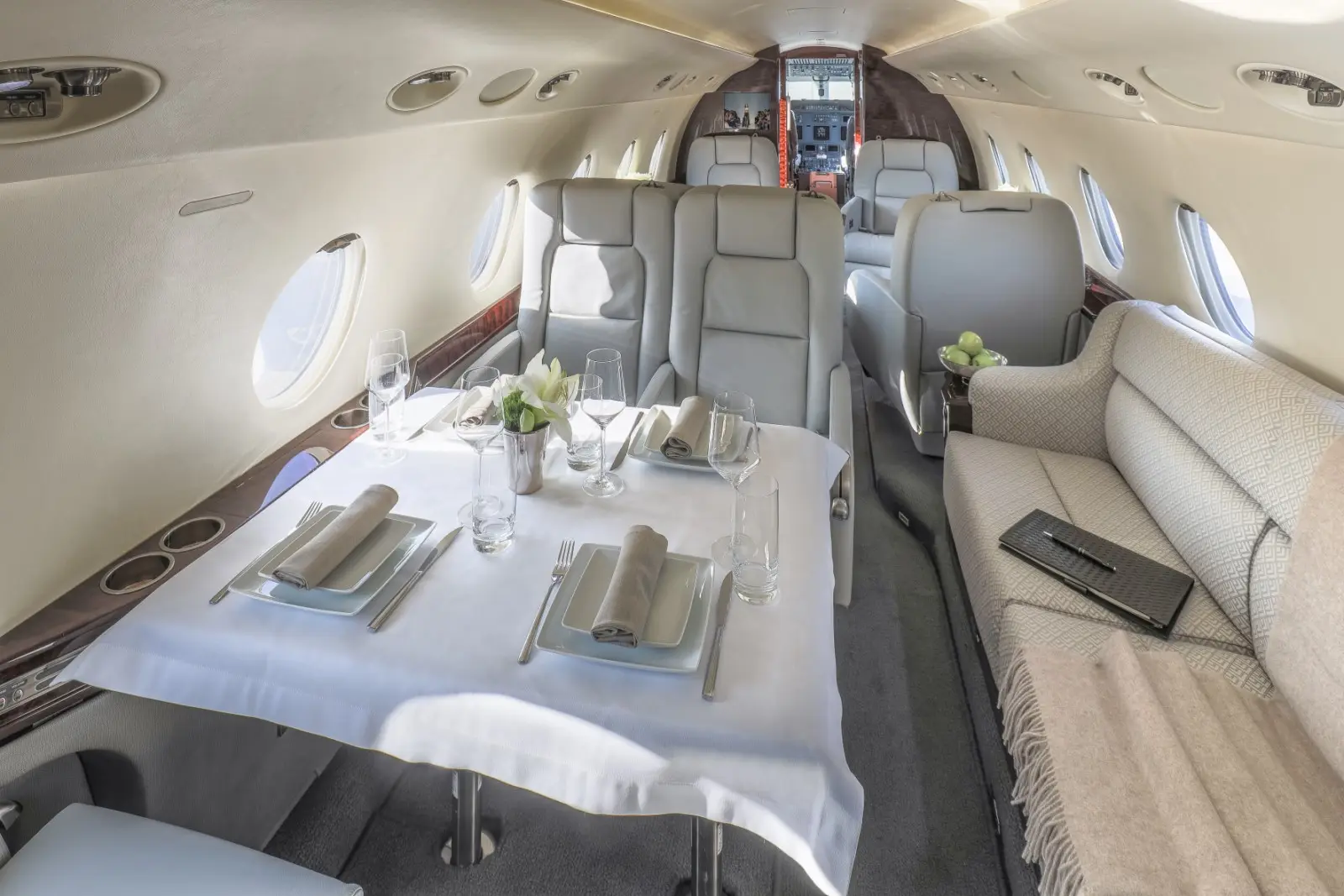 Gulfstream G200 EC-KBC operated by Global Jet photo 4