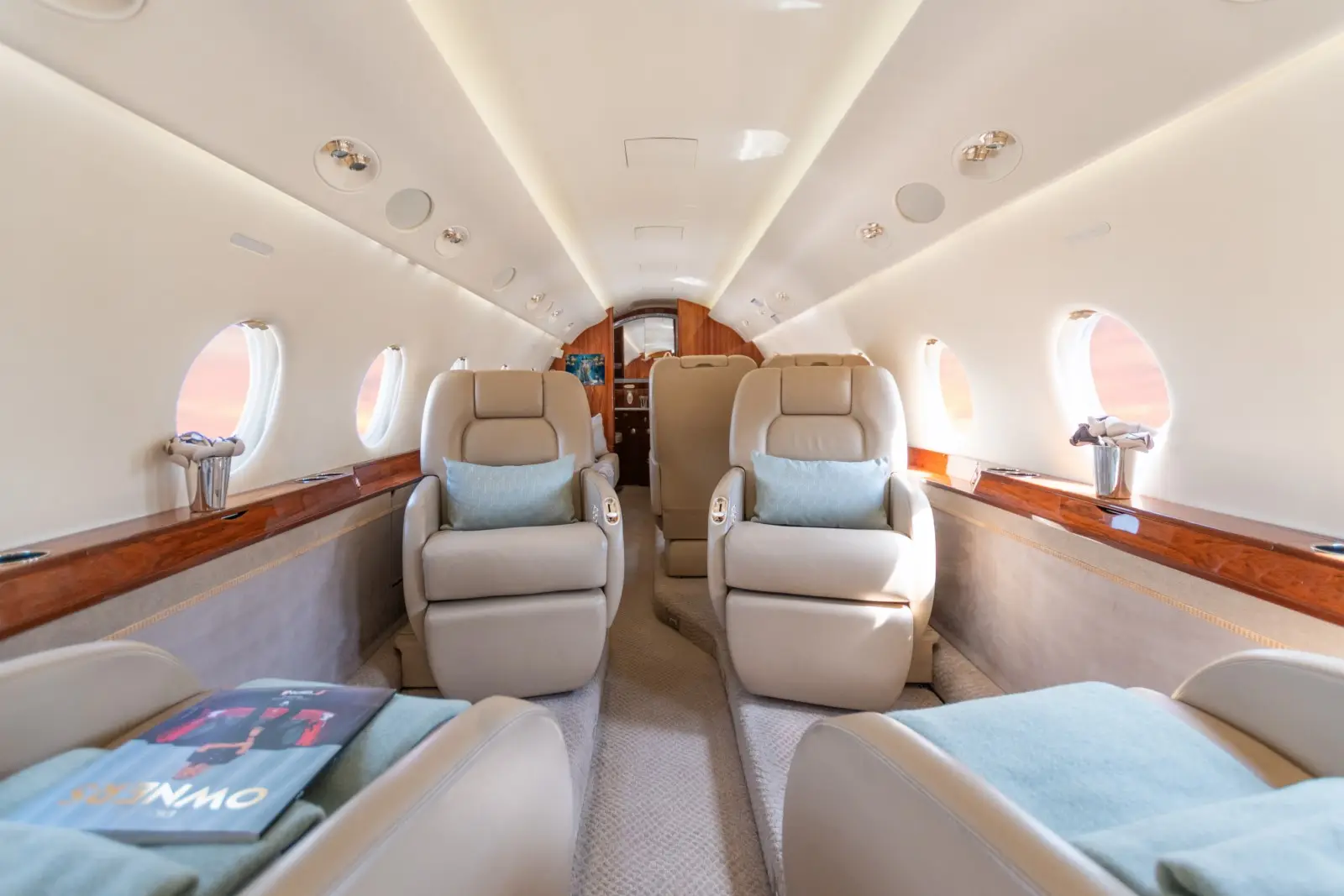 Gulfstream G200 EC-LAE operated by Global Jet, exterior