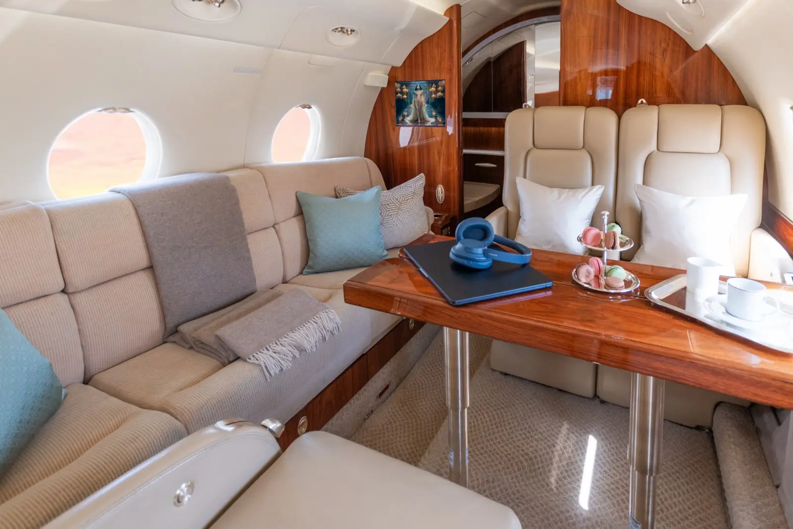 Gulfstream G200 EC-LAE operated by Global Jet photo 3