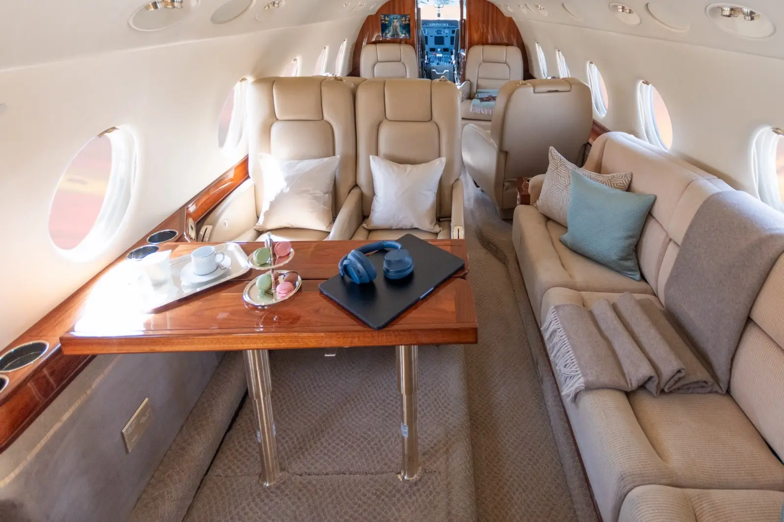 Gulfstream G200 EC-LAE operated by Global Jet photo 4