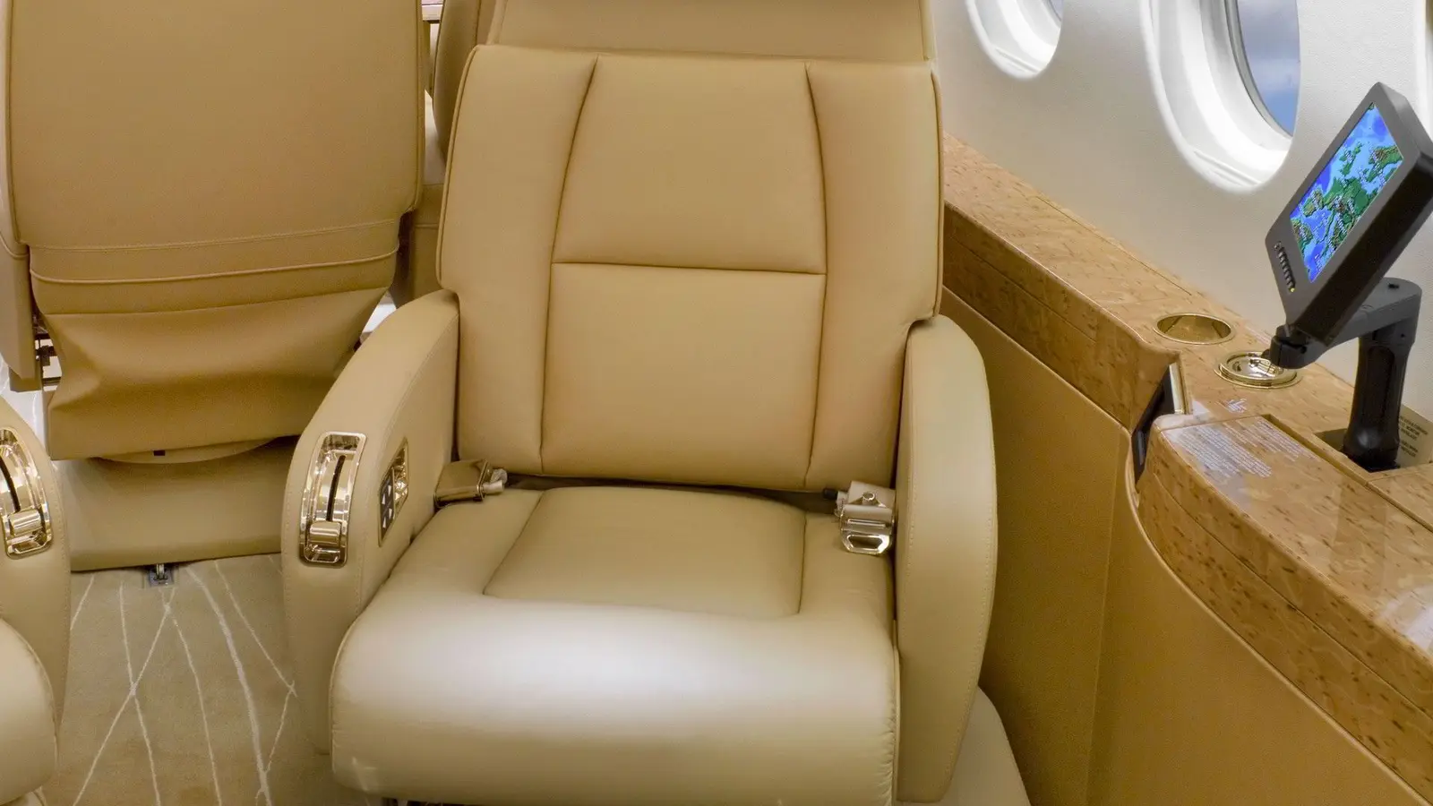 Dassault Falcon 2000LX EC-LGV operated by Gestair photo 2