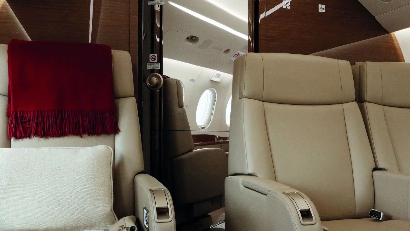 Dassault Falcon 2000 EC-MLA operated by Gestair photo 3