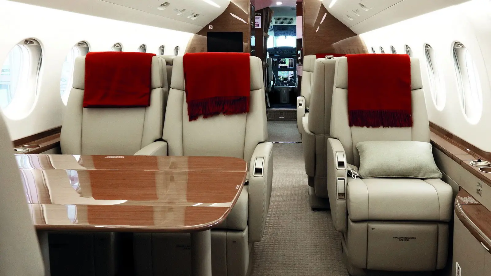 Dassault Falcon 2000 EC-MLA operated by Gestair photo 4