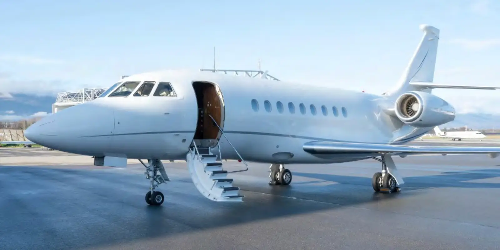 Dassault Falcon 2000LX EC-OEV operated by Gestair, exterior