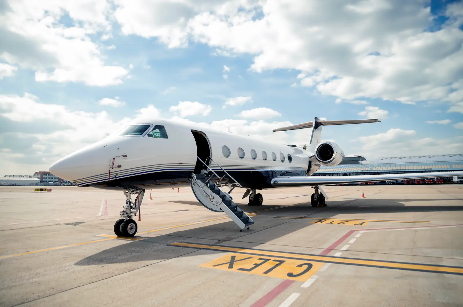 Gulfstream G550 EC-OFG operated by Gestair photo 4