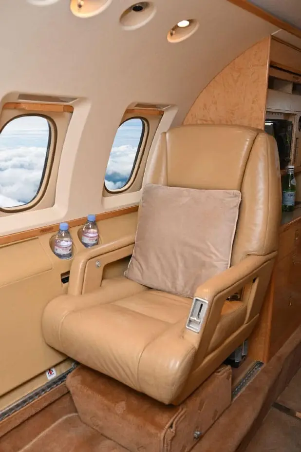Beechcraft Hawker 800XP EJ-REVA