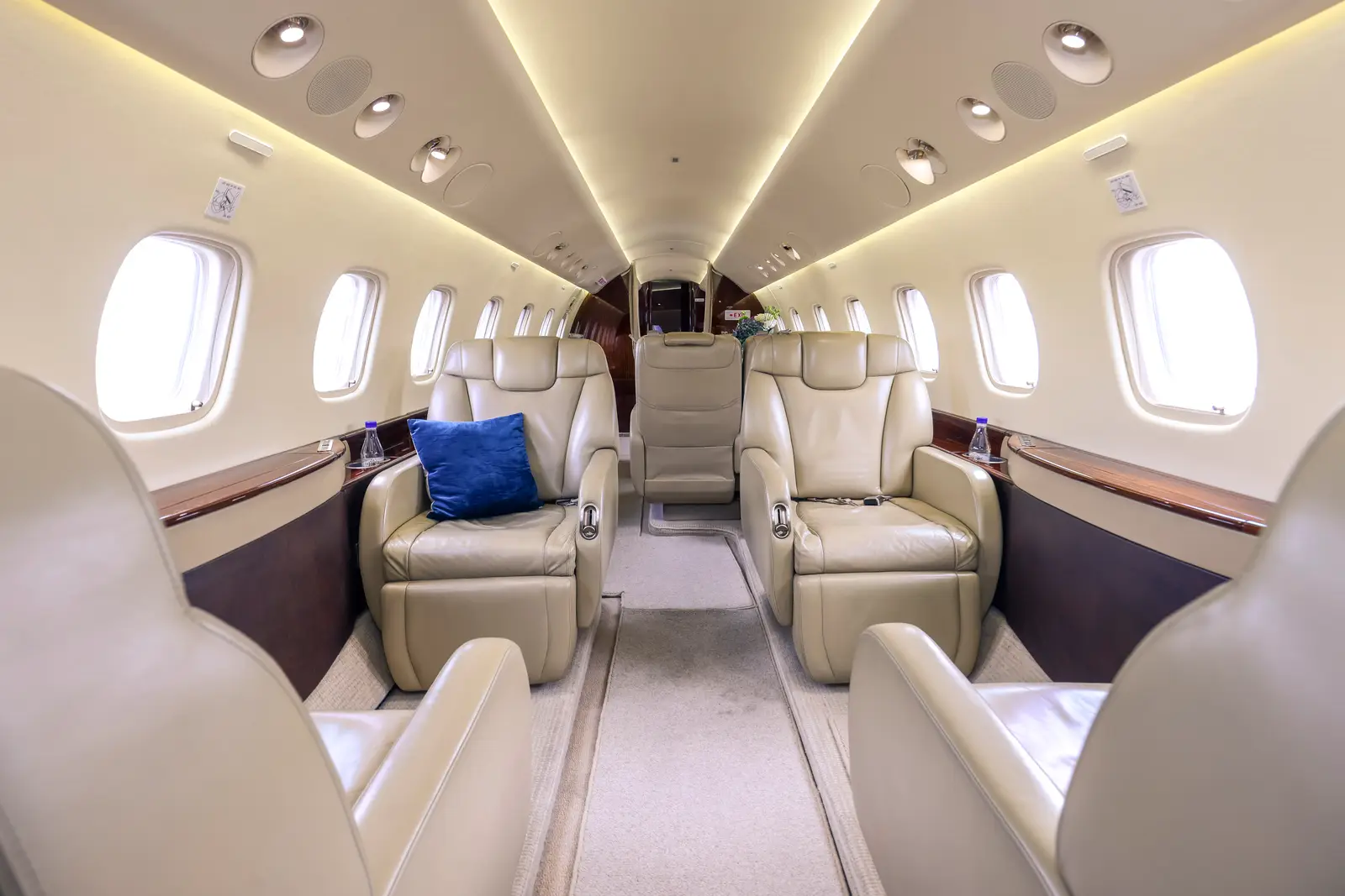 Embraer Legacy 650 F-HBAN operated by Valljet Airline photo 2