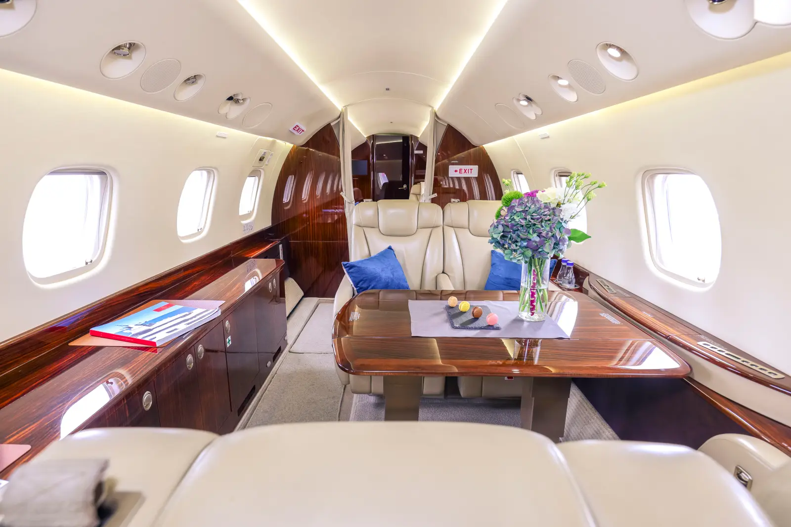 Embraer Legacy 650 F-HBAN operated by Valljet Airline photo 4