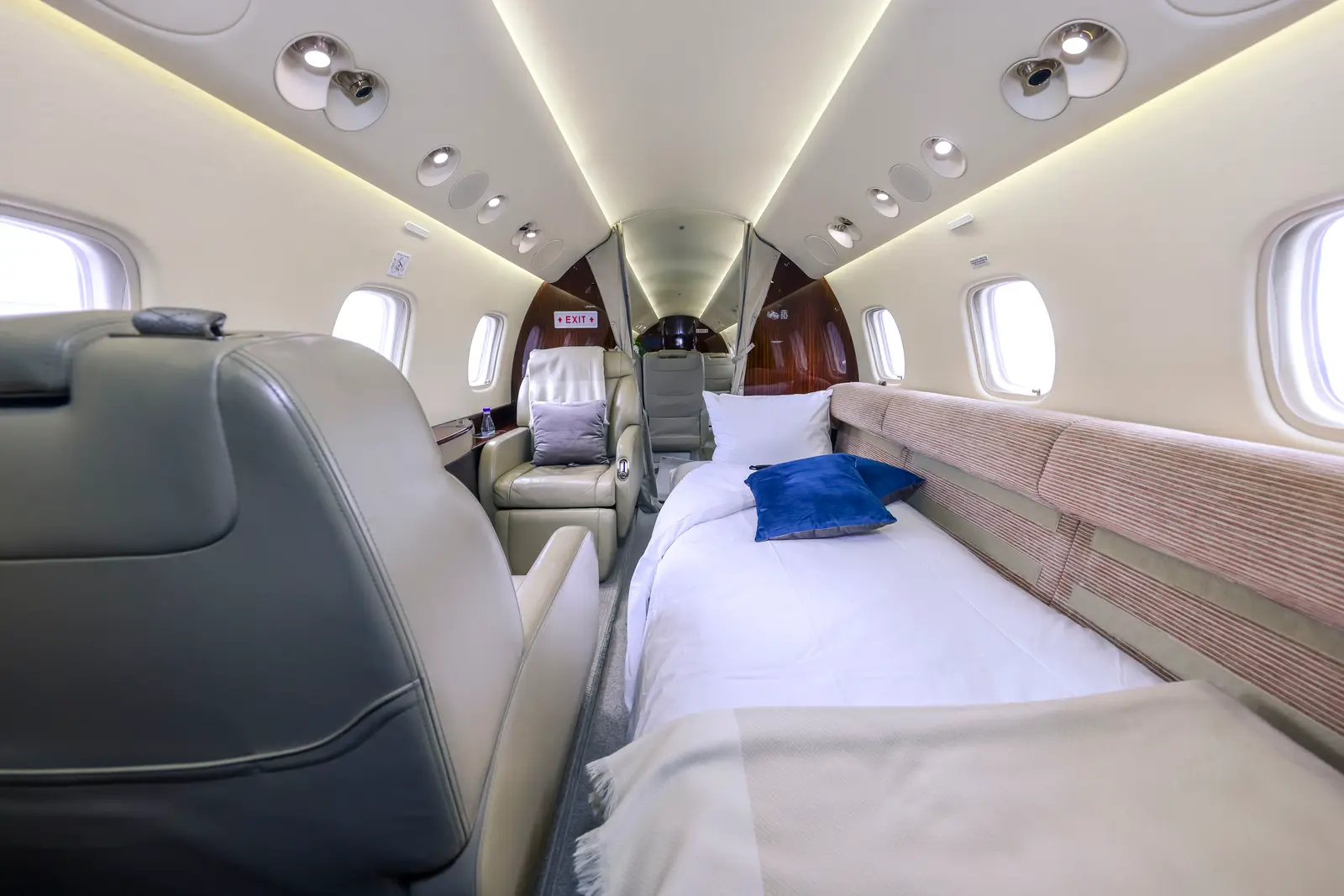 Embraer Legacy 650 F-HBAN operated by Valljet Airline photo 5