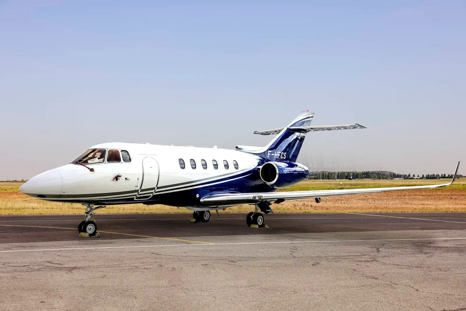 Beechcraft Hawker 900XP F-HFCS operated by Valljet Airline photo 4