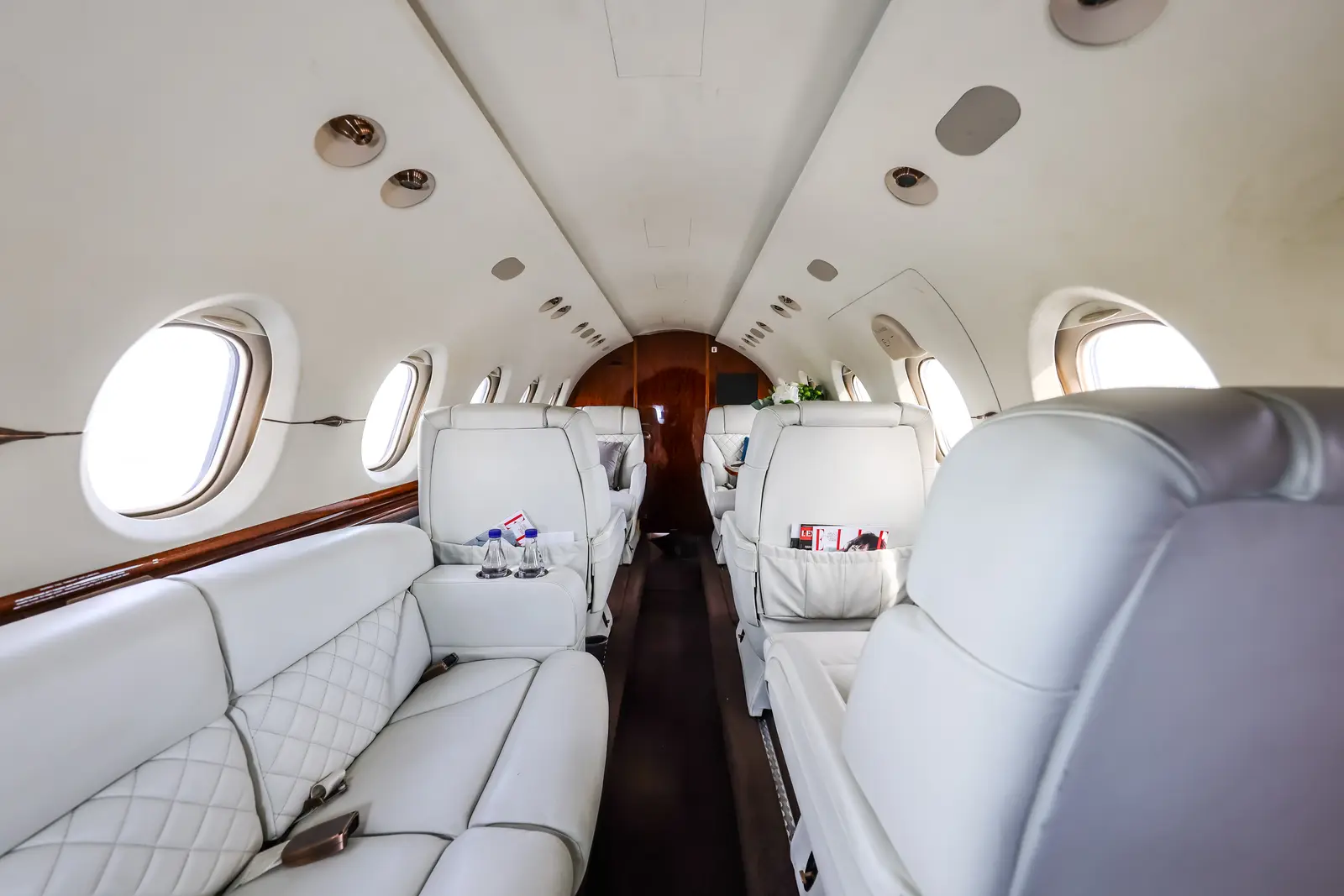 Beechcraft Hawker 900XP F-HFCS operated by Valljet Airline photo 6