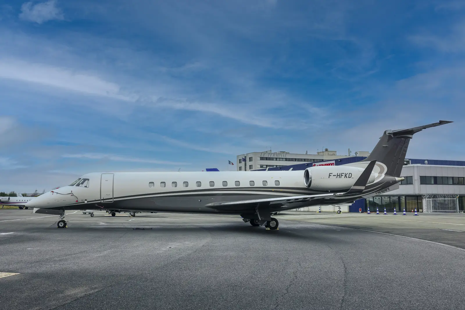 Embraer Legacy 600 F-HFKD operated by Valljet Airline photo 4