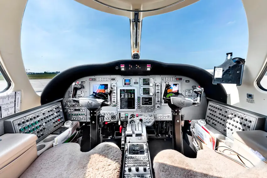 Cessna Citation CJ3 F-HJSL operated by Barnes Ixair photo 4