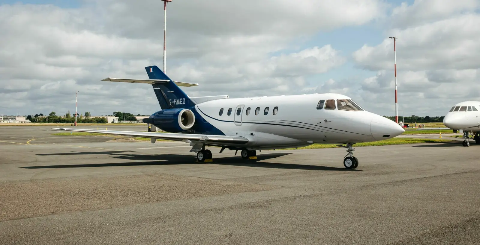 Beechcraft Hawker 1000 F-HMED operated by Airlec Air Espace, exterior