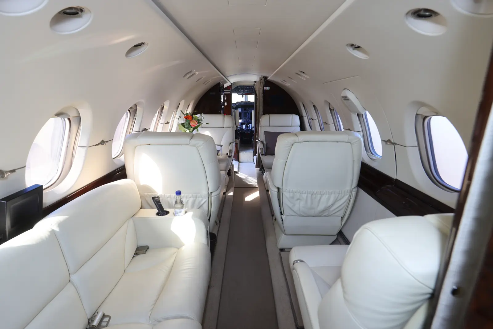 Beechcraft Hawker 800XP F-HPUR operated by Valljet Airline photo 2