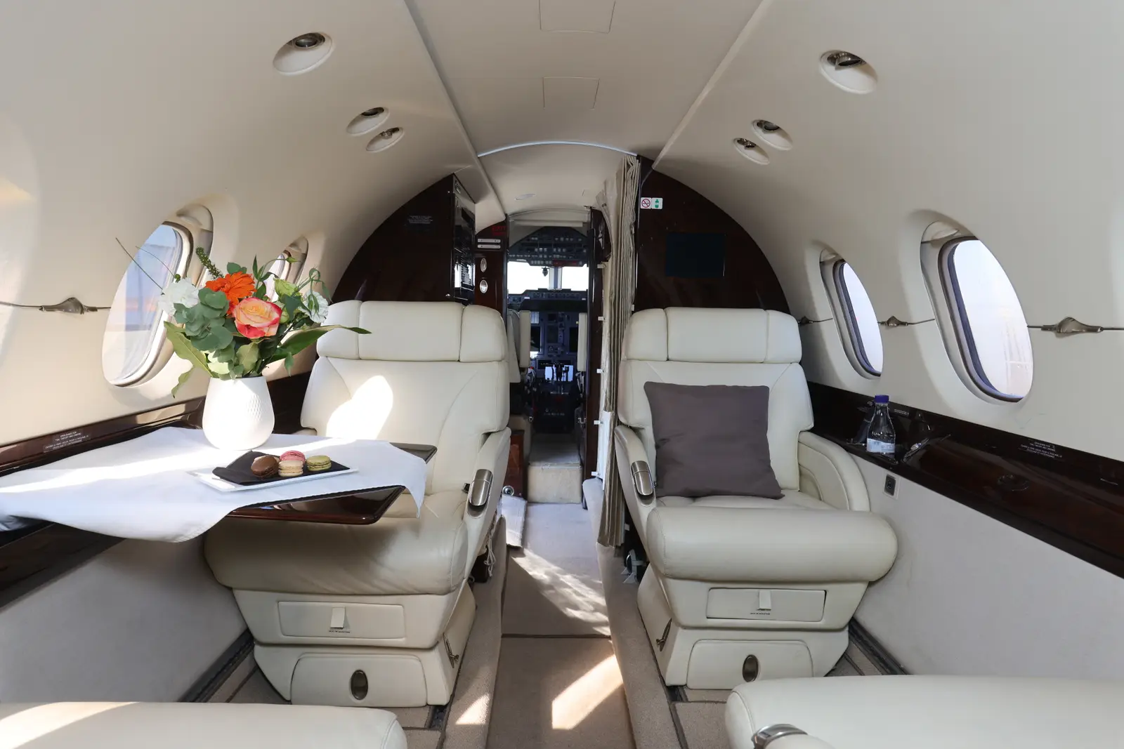 Beechcraft Hawker 800XP F-HPUR operated by Valljet Airline photo 4