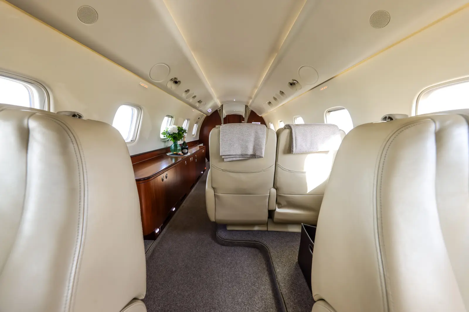 Embraer Legacy 650 F-HSTB operated by Valljet Airline photo 4