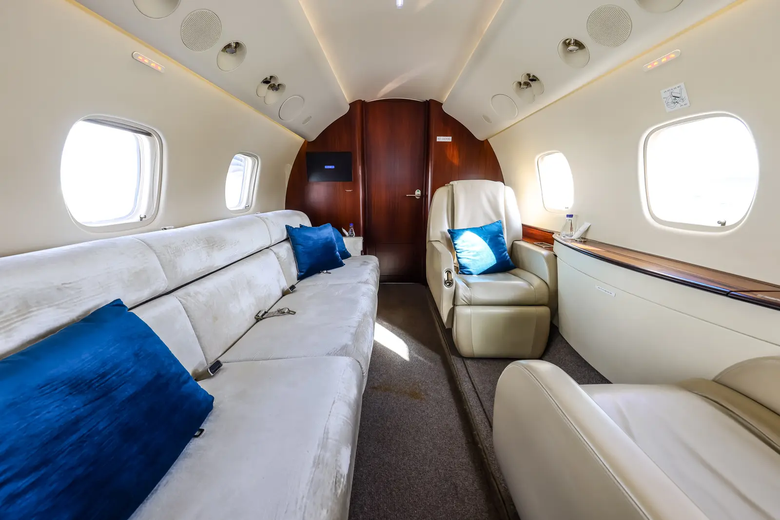 Embraer Legacy 650 F-HSTB operated by Valljet Airline photo 5