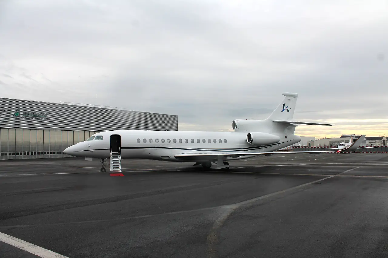Dassault Falcon 8X F-OJMJ operated by Dassault Falcon Service photo 5
