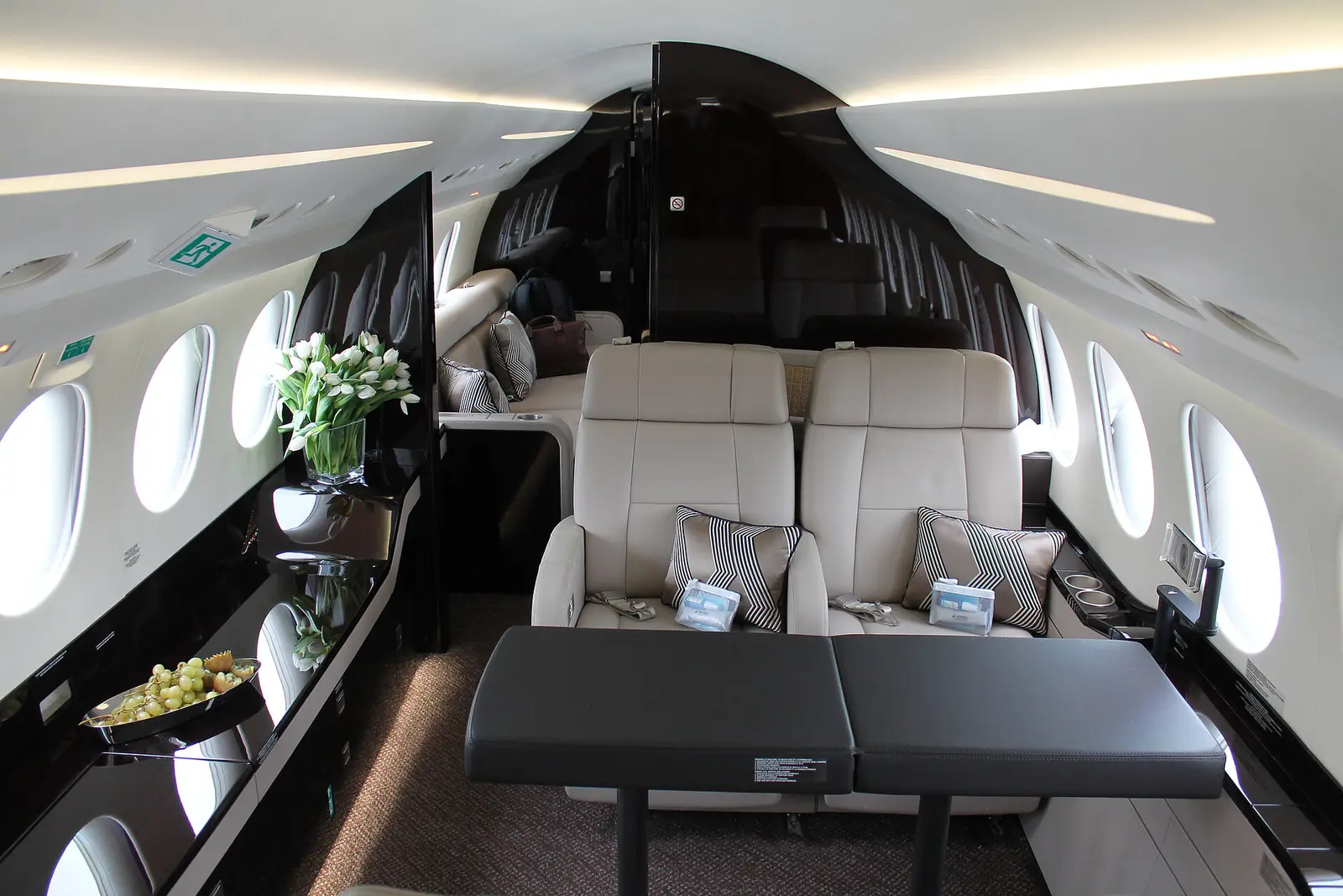 Dassault Falcon 8X F-OJMJ operated by Dassault Falcon Service photo 2