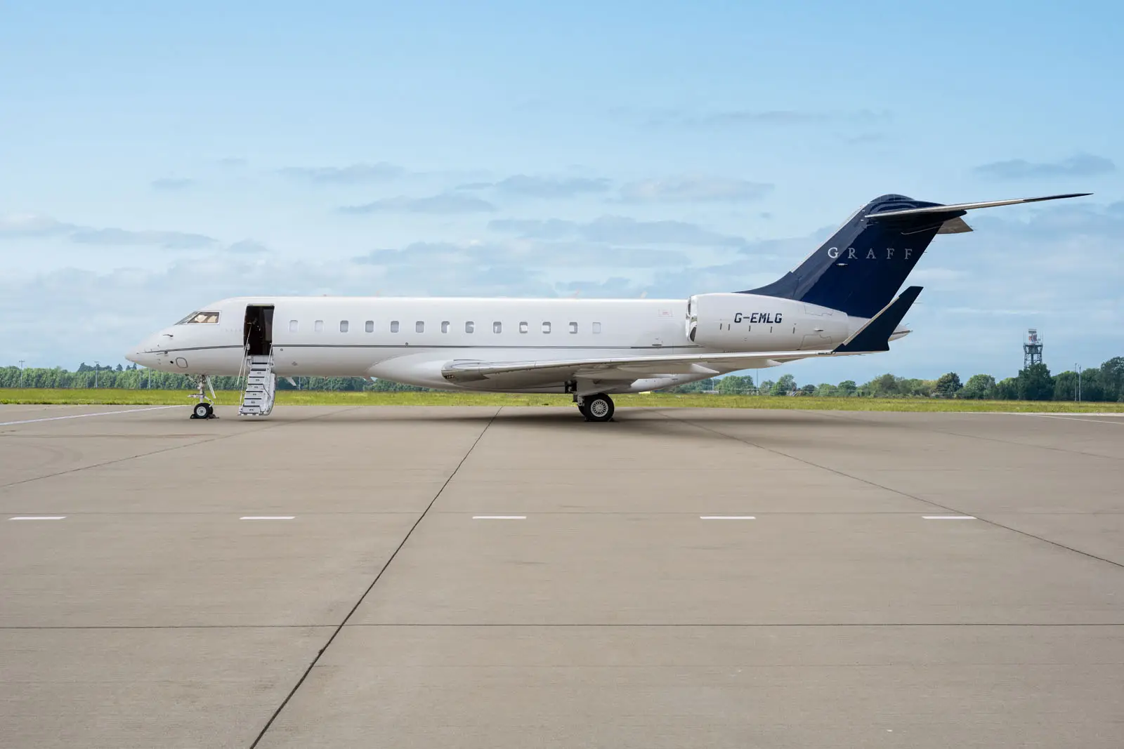 Bombardier Global 6000 G-EMLG