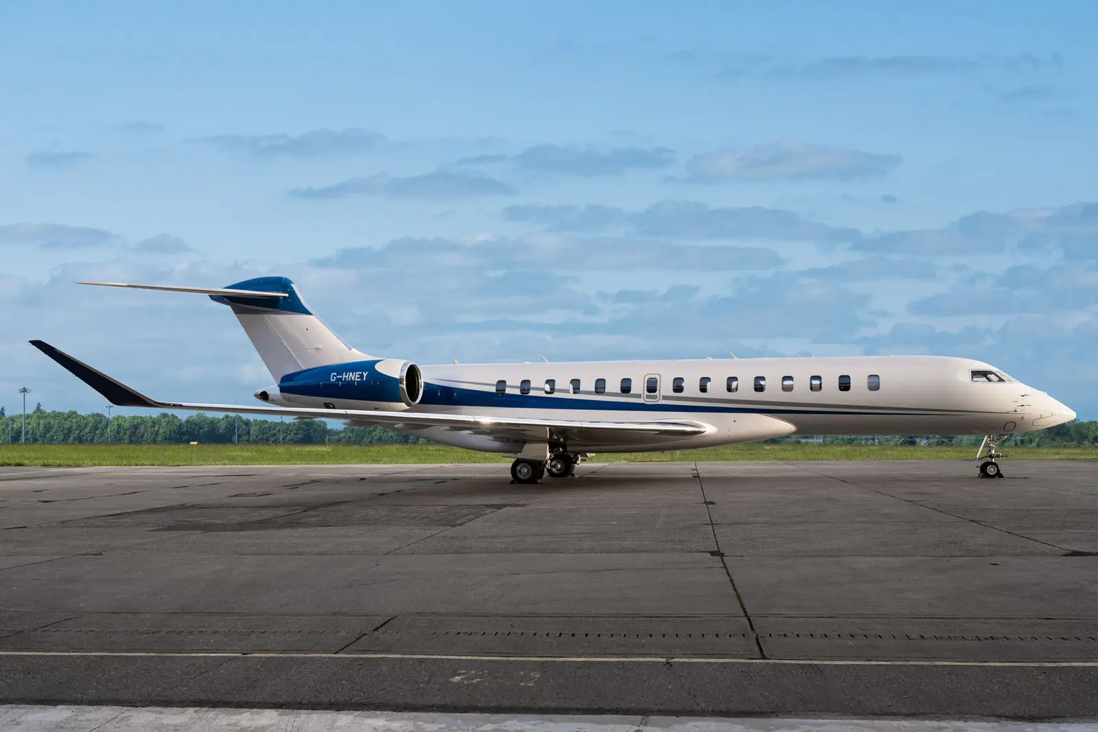 Bombardier Global 7500 G-HNEY