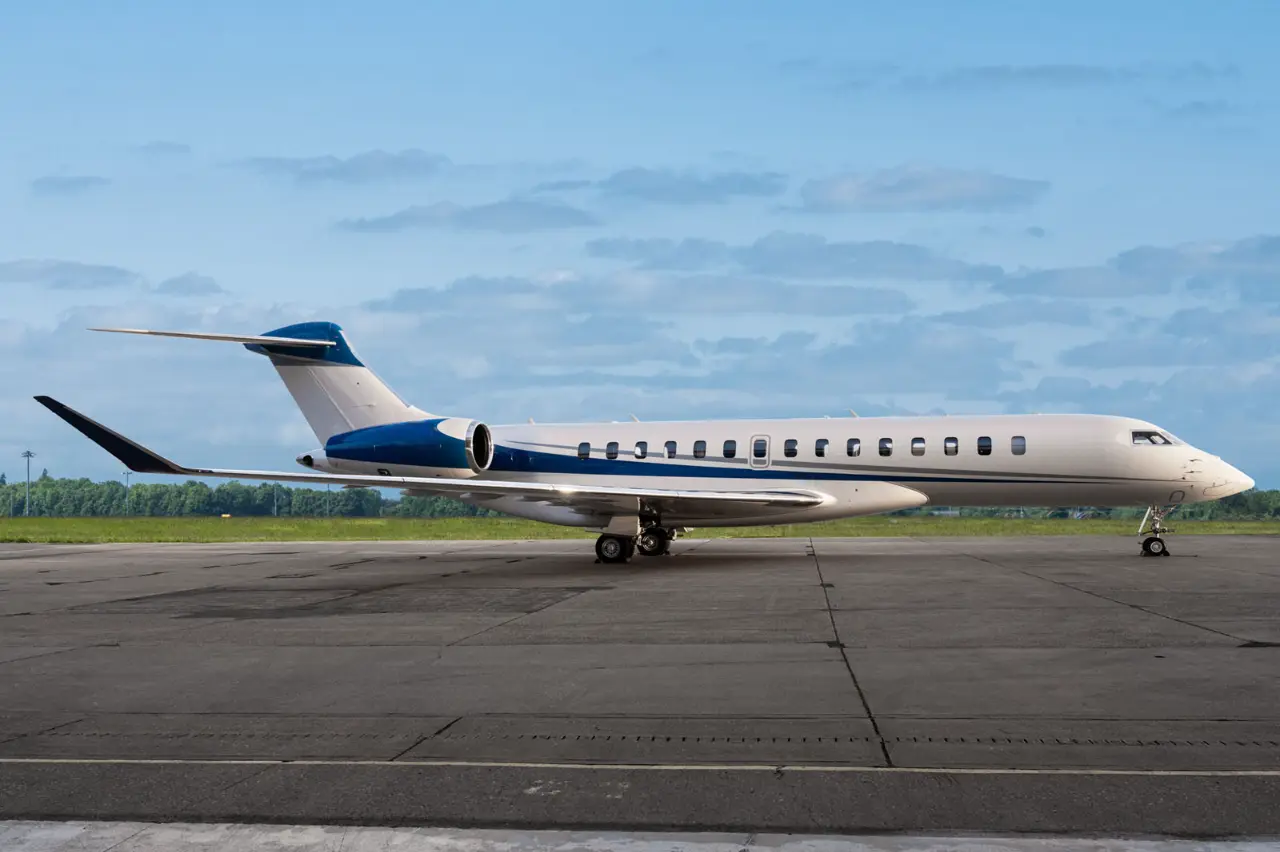 Bombardier Global 7500 G-HNEY operated by Jet Concierge Club photo 2