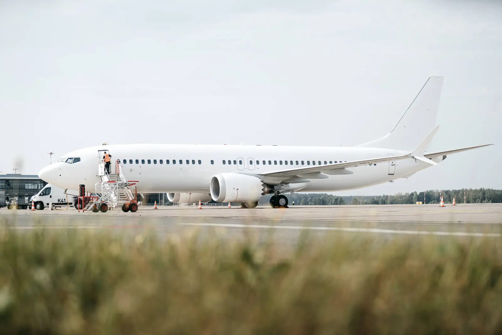 Boeing 737-800 G-LESO operated by Ascend Airways, exterior
