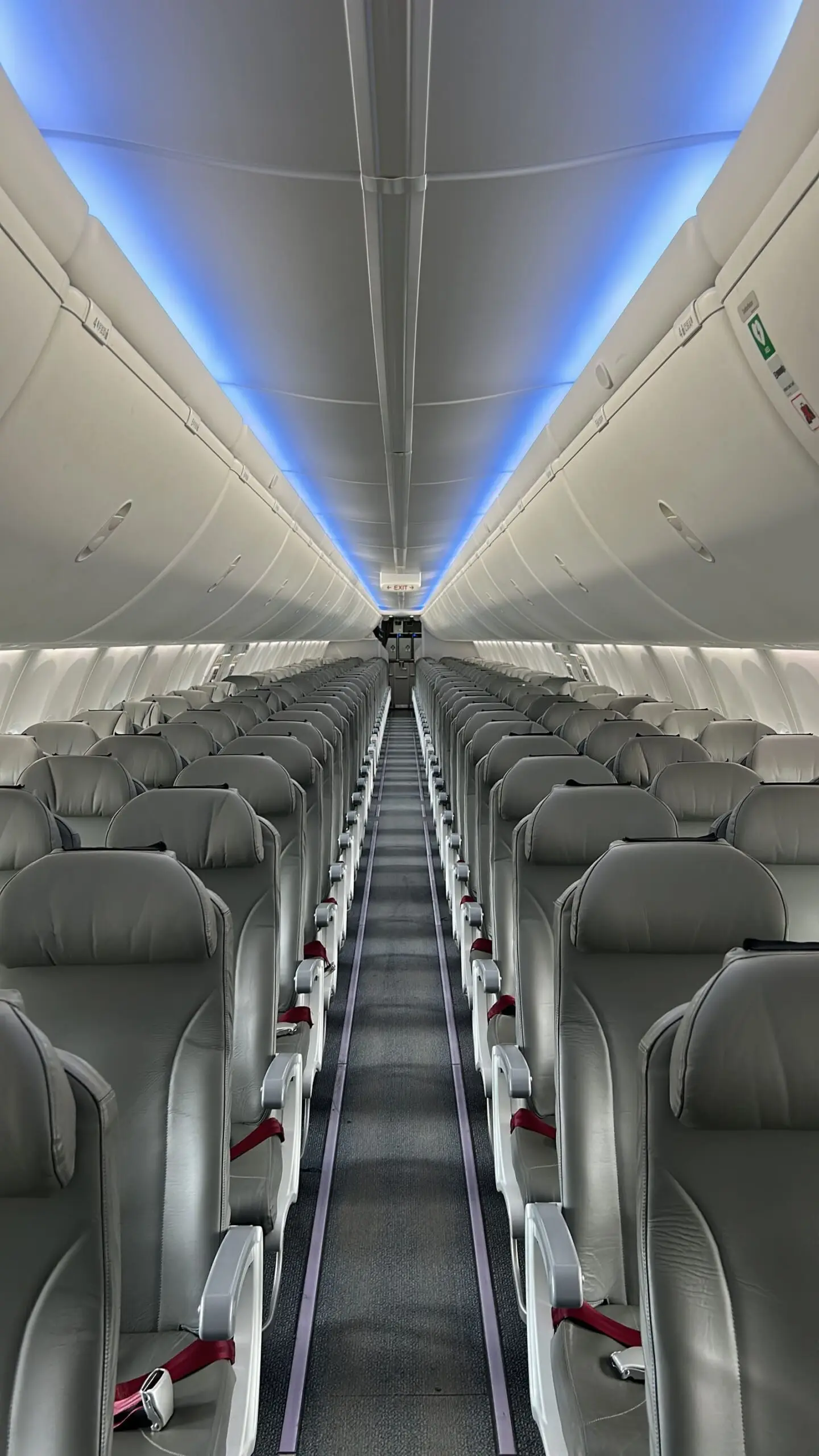 Boeing 737-800 G-LESO operated by Ascend Airways photo 2