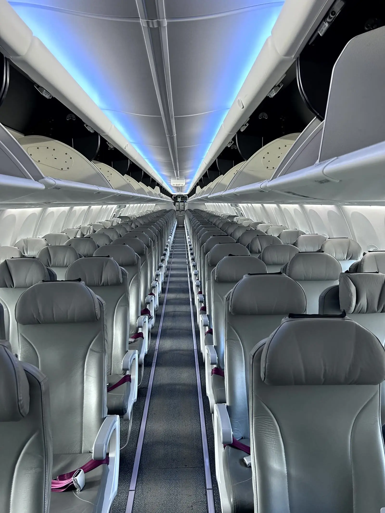 Boeing 737-800 G-LESO operated by Ascend Airways photo 3