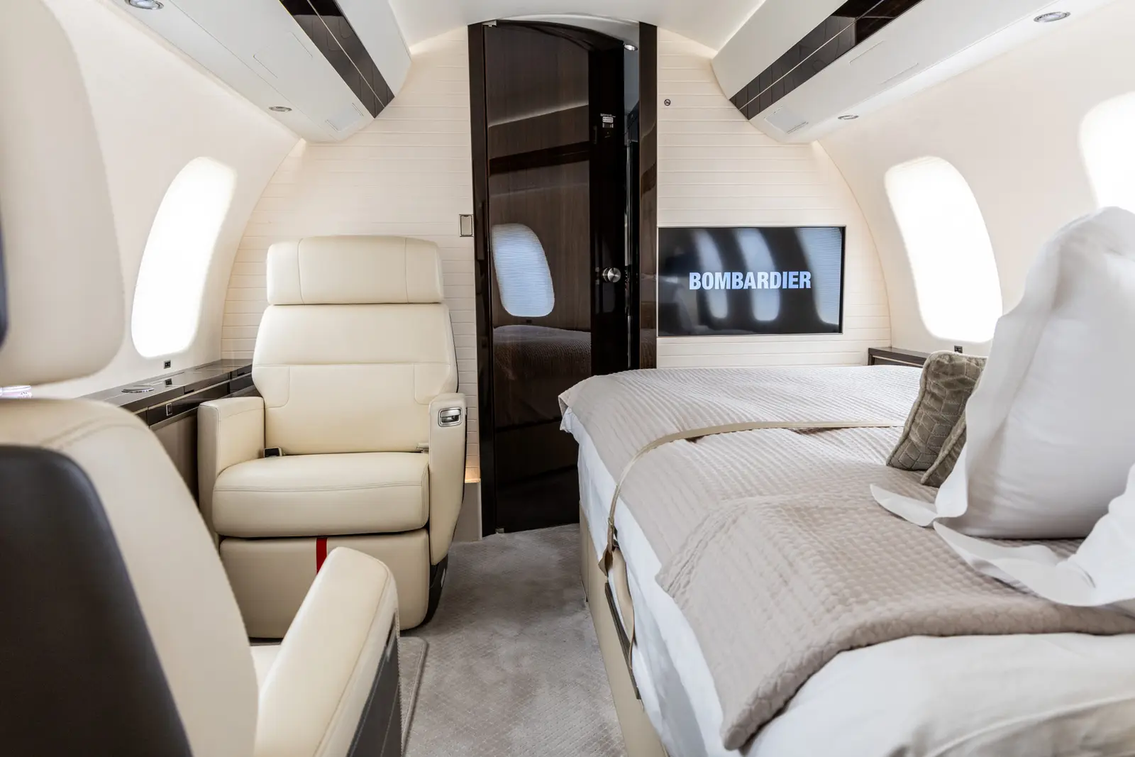 Bombardier Global 7500 G-LOBX operated by Jet Concierge Club photo 5